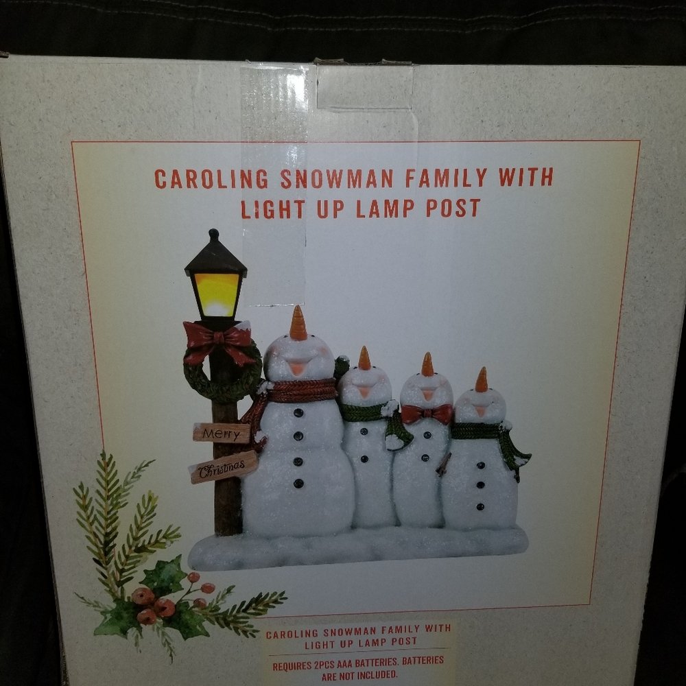 Singing snowmen lights up